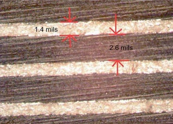 Obr. 2 Spoj/mezera 0,05 mm se stříbrným inkoustem v drážce dielektrika